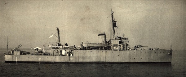 HMCS QUATSION J152